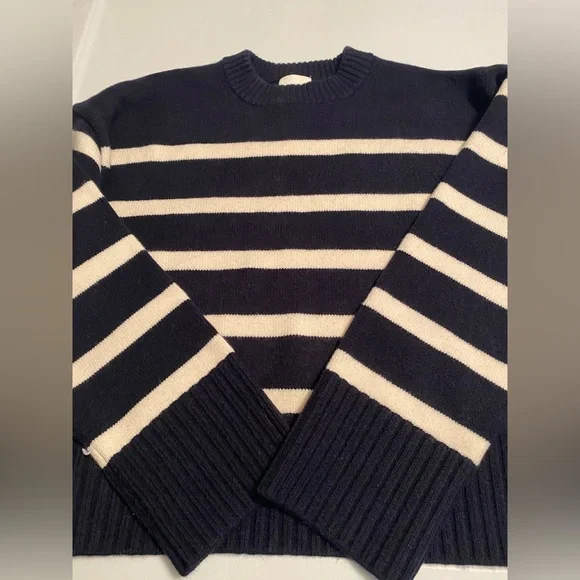 H&M Women’s Fine Knit Striped Crewneck Sweater NWT Size Large - Picture 2 of 5